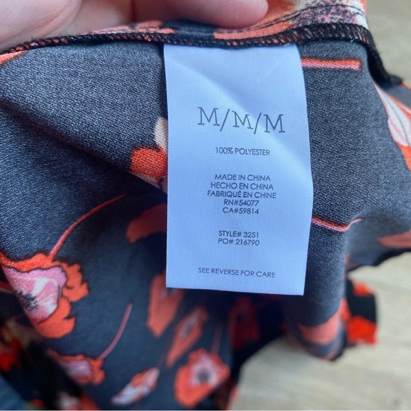 Cabi 3251 Flanders Poppy shirt blouse split back size medium - Picture 10 of 10